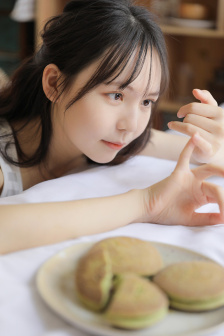 克劳迪娅科尔少妇的诱惑